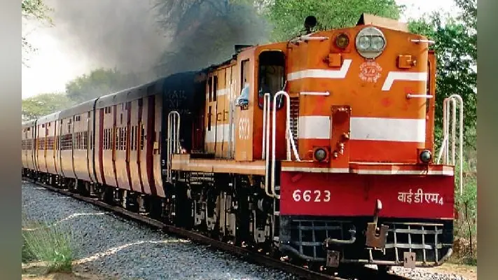 पटना : दो दिनों के बाद पटरी पर आयी ट्रेन