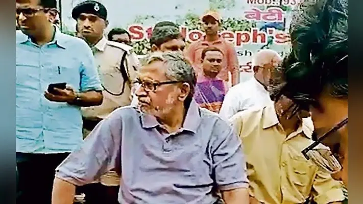 तीन दिनों से घर में कैद थे सुशील मोदी व शारदा सिन्हा, बाहर निकाला गया