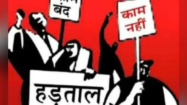 राजस्वकर्मियों की हड़ताल, 12 लाख आवासीय व जाति प्रमाण पत्र फंसे