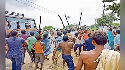 राहत की मांग को लेकर जाम, हंगामा व फायरिंग, सीओ समेत पांच पुलिस कर्मी चोटिल, कई ग्रामीण भी घायल