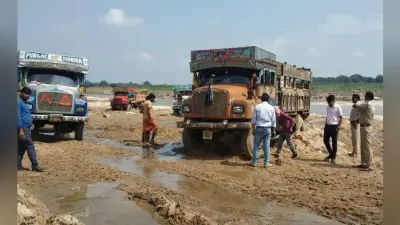 धनबाद : पूर्वी टुंडी बलू माफिया के बीच हड़कंप, बड़ी कार्रवाई में पांच गिरफ्तार, 8 ट्रक जब्त