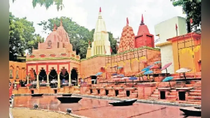 राजबल्लव पाड़ा में बनारस के दशाश्वमेध घाट का नजारा
