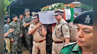 जवान अखिलेश राम को तीन और खंजन महतो को लगी थीं दो गोलियां
