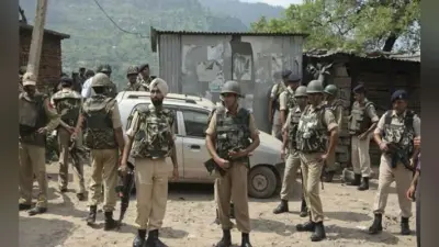जम्मू कश्मीरः डिप्टी कमिश्नर कार्यालय के सामने आतंकवादियों ने भीड़ पर फेंका ग्रेनेड, पत्रकार सहित 14 घायल