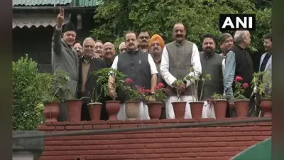VIDEO: नजरबंदी के बाद पहली बार पार्टी नेताओं से हुई फारूक अब्दुल्ला की मुलाकात, चेहरे पर आयी मुस्कान
