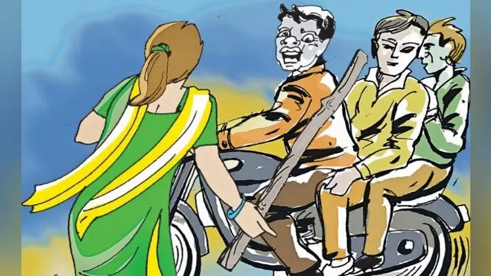 ….जब मोटरसाइकिल पर बैठे एक लड़के ने आवाज दी- अकेले कहां जा रही हो, कहो तो हम छोड़ दें, फिर दिखा मनु का दुर्गा रूप