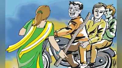 ….जब मोटरसाइकिल पर बैठे एक लड़के ने आवाज दी- अकेले कहां जा रही हो, कहो तो हम छोड़ दें, फिर दिखा मनु का दुर्गा रूप