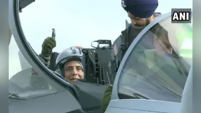 रक्षा मंत्री राजनाथ ने 30 मिनट तक राफेल में भरी उड़ान, की शस्त्र पूजा