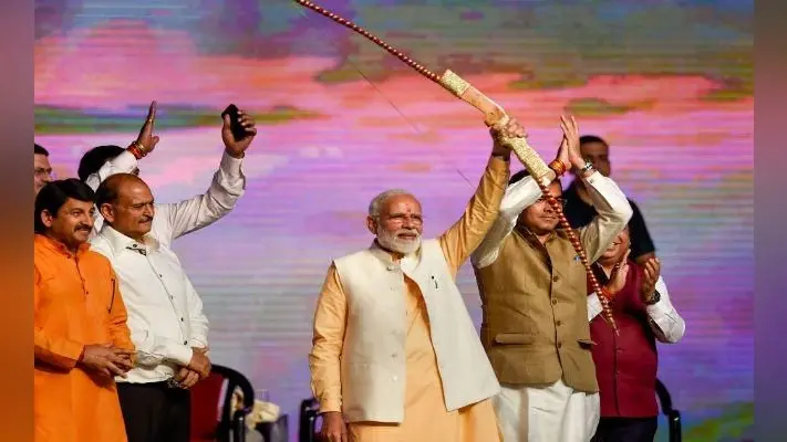 विजयदशमी कार्यक्रम में बोले PM मोदी- महिलाओं को सशक्त और उनकी गरिमा की रक्षा करें