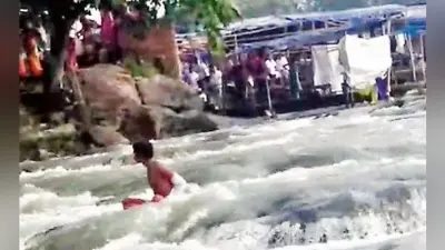 बिहार से प्रतिमा विसर्जन के लिए रजरप्पा आया था युवक, नशे की हालत में चला गया नहाने…देखते ही देखते बह गया भैरवी नदी में