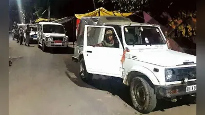 साहिबगंज : शहर में भारी संख्या में पुलिस बल तैनात, पत्थरबाजी के बाद भगदड़, दो राउंड फायरिंग भी
