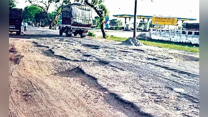 पटना : खराब सड़कों की मरम्मत में ठेकेदारों ने खड़े किये हाथ
