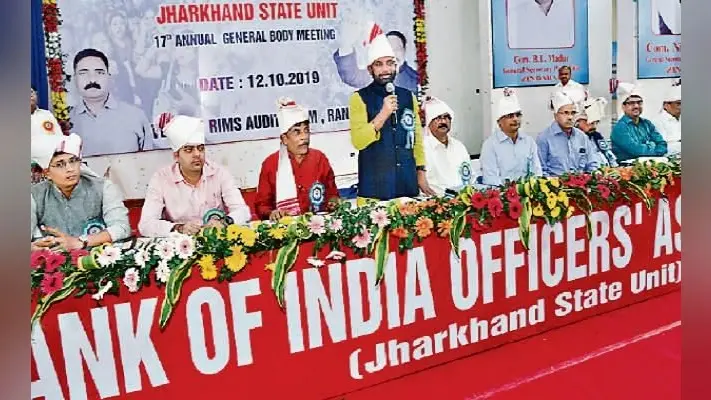सरकार जिद छोड़े, वरना बैंकों में अनिश्चितकालीन हड़ताल