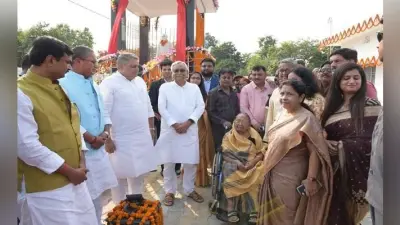 बिहार : पूर्व सांसद कमला मिश्र ‘मधुकर’ की प्रतिमा का मुख्यमंत्री नीतीश कुमार ने किया अनावरण