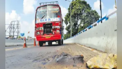 निर्माण के दो सप्ताह में ही टूट गयी एप्रोच सड़क