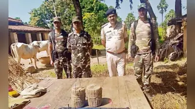 गया : दो केन बम, 18 डेटोनेटर, नौ गोलियां व नक्सली वर्दी जब्त
