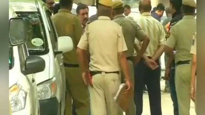 पश्चिम बंगाल : पुलिस हिरासत मे व्यक्ति की मौत, भीड़ ने किया पुलिस चौकी पर हमला, कई जख्मी