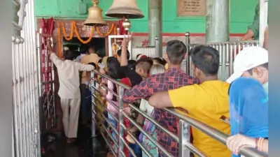 बाढ़ का पानी उतरने से पटरी पर लौटने लगी जिंदगी, एक माह बाद चंडिका स्थान में श्रद्धालुओं ने की पूजा