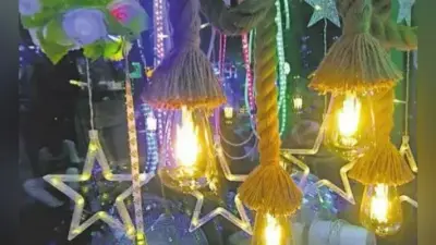 दीपावली को लेकर घरों को सजाने के लिए खूब हो रही खरीदारी, लोगों को भा रही हैंगिंग और लेजर लाइट
