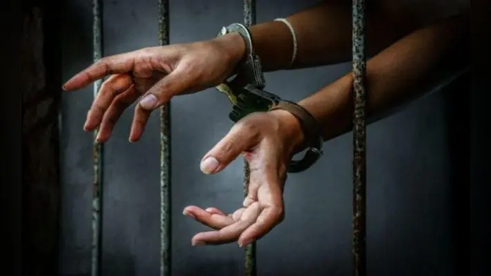 विवाहिता पर जानलेवा हमला, पति गिरफ्तार