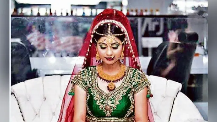 ”सजना है मुझे सजना के लिए”: इस करवा चौथ ऐसे अपने रूप को दें निखार, पतिदेव हो जाएंगे खुश