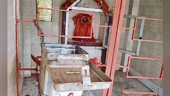 रोहतास : हनुमान व दुर्गा की मूर्तियों से सोने की आंखों की चोरी