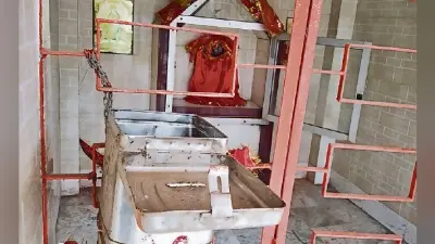 रोहतास : हनुमान व दुर्गा की मूर्तियों से सोने की आंखों की चोरी