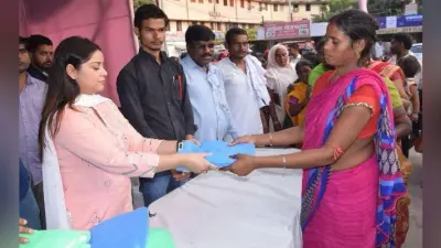 अभिनेत्री अनारा गुप्ता ने पटना के आपदा पीड़ितों के बीच किया मच्छरदानी का वितरण