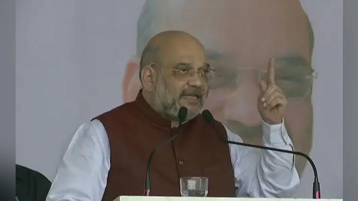 अमित शाह ने राहुल गांधी से पूछा, आदिवासियों के लिए आपके परिवार ने क्या किया?