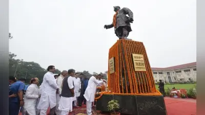 राज्यपाल फागू चौहान और सीएम नीतीश कुमार ने बिहार केसरी को दी श्रद्धांजलि