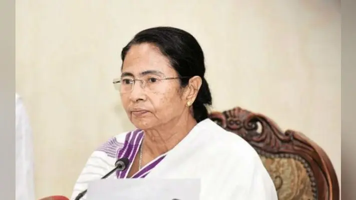बदले अंदाज में दिखीं बंगाल की ”अग्निकन्या”