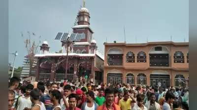 मंदिर में युवक ने खुद की बलि देने के लिए गला काटा, वीडियो हुआ वायरल