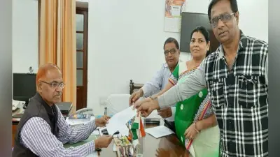 दक्षिणी छोटानागपुर के आयुक्त से मिला हिंदी साहित्यकारों का प्रतिनिधि मंडल, मांग पात्र सौंपा