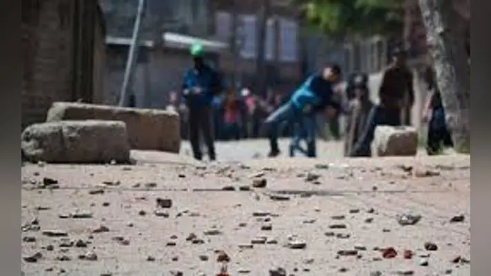 Ranchi : एयरपोर्ट क्षेत्र में छापामारी करने गयी एक्साइज की टीम पर शराब माफिया ने किया हमला