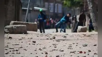 Ranchi : एयरपोर्ट क्षेत्र में छापामारी करने गयी एक्साइज की टीम पर शराब माफिया ने किया हमला