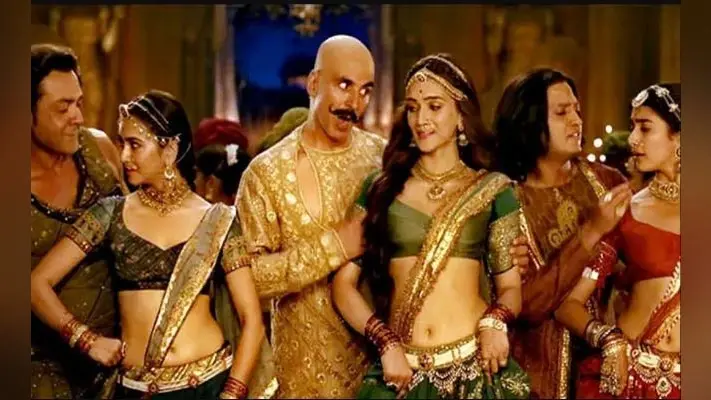 Film Review : फिल्म देखने से पहले जानें कैसी है ”हाउसफुल 4”