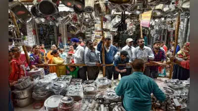 धनतेरस पर गहनों की बिक्री रह सकती है फीकी, बर्तन और सिक्कों की बढ़ेगी मांग; जानें…