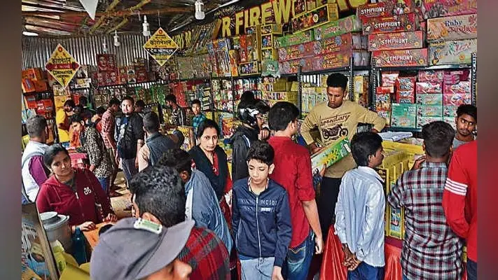 दीपावली में खूब चमका पटाखों का कारोबार, रांची में बिके 10 करोड़ के पटाखे, पूरे झारखंड में करीब 25 करोड़ की हुई बिक्री