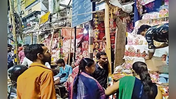 दीपावली को लेकर बाजारों में खूब हुई खरीदारी