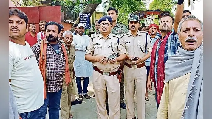 बेगूसराय में पति, पत्नी व बेटी की गोली मार हत्या