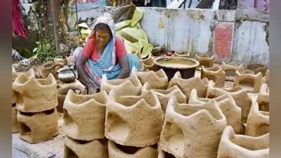 छठ महापर्व: सांप्रदायिक सौहार्द की मिसाल कायम कर रहीं मुस्लिम महिलाएं, सेवा की भावना से बनाती हैं चूल्हा