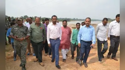 सिमडेगा : उपायुक्त ने किया शंख छठ घाट का निरीक्षण, पथ मरम्मत करने का दिया निर्देश