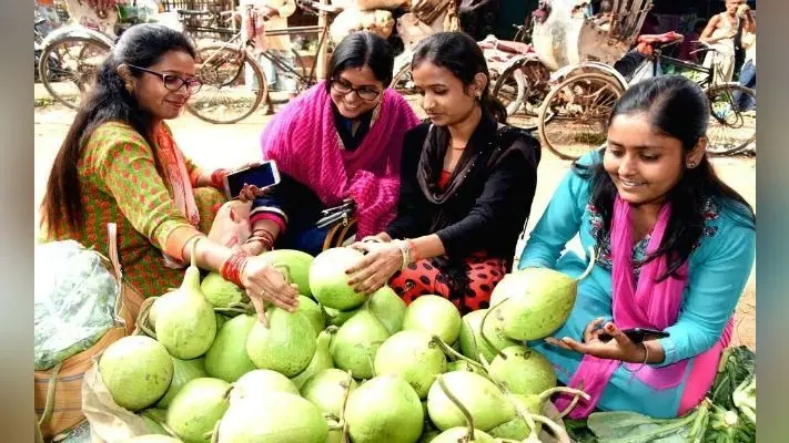 छठ पूजा की तैयारी में व्यस्त रहे शहरवासी