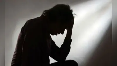 पटना : अपनों ने छोड़ा तो सड़क पर भटक रहे युवा