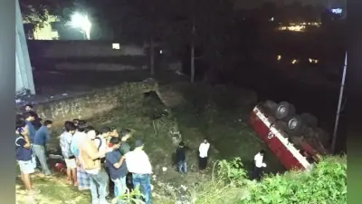Jharkhand : रामगढ़ में दामोदर पुल पर दो ट्रकों की टक्कर में एक की मौत, दो घायल