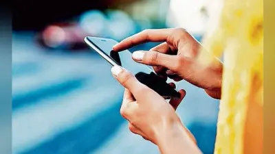 फोन इस्तेमाल में अंगुलियों का रखें ख्याल