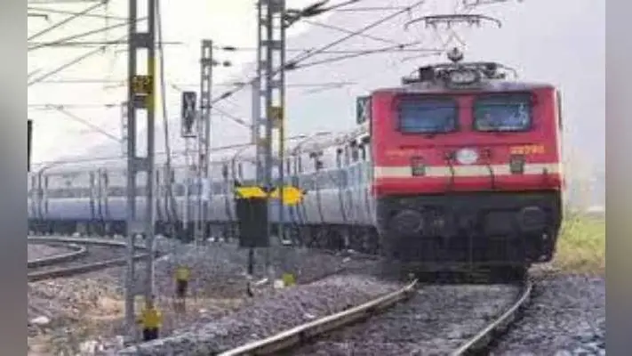 कुहासे को लेकर चल रही है तैयारी, संपूर्ण क्रांति सहित पांच जोड़ी ट्रेनें सप्ताह में एक दिन रद्द