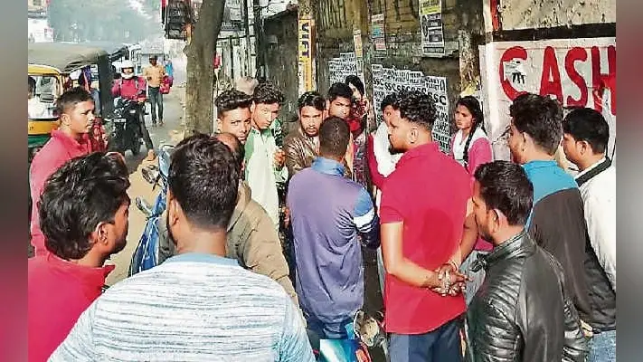 रांची : छात्राओं से की छेड़खानी, छीना मोबाइल