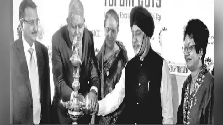 राज्यपाल ने कहा ममता सरकार से मेरी कोई लड़ाई नहीं