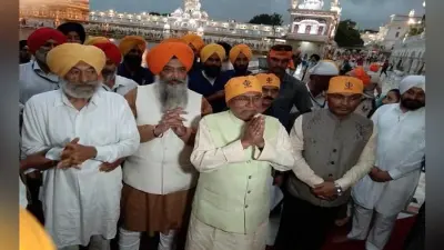 नीतीश कुमार ने सुल्तानपुर लोधी गुरुद्वारे में श्रद्धा सुमन अर्पित किये